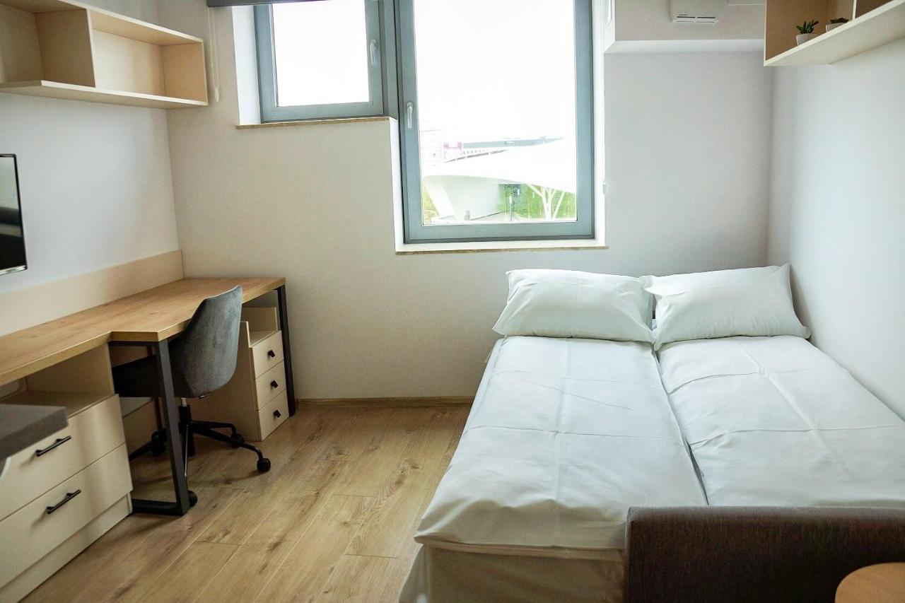 Starter III Lejlighedshotel Wrocław Eksteriør billede